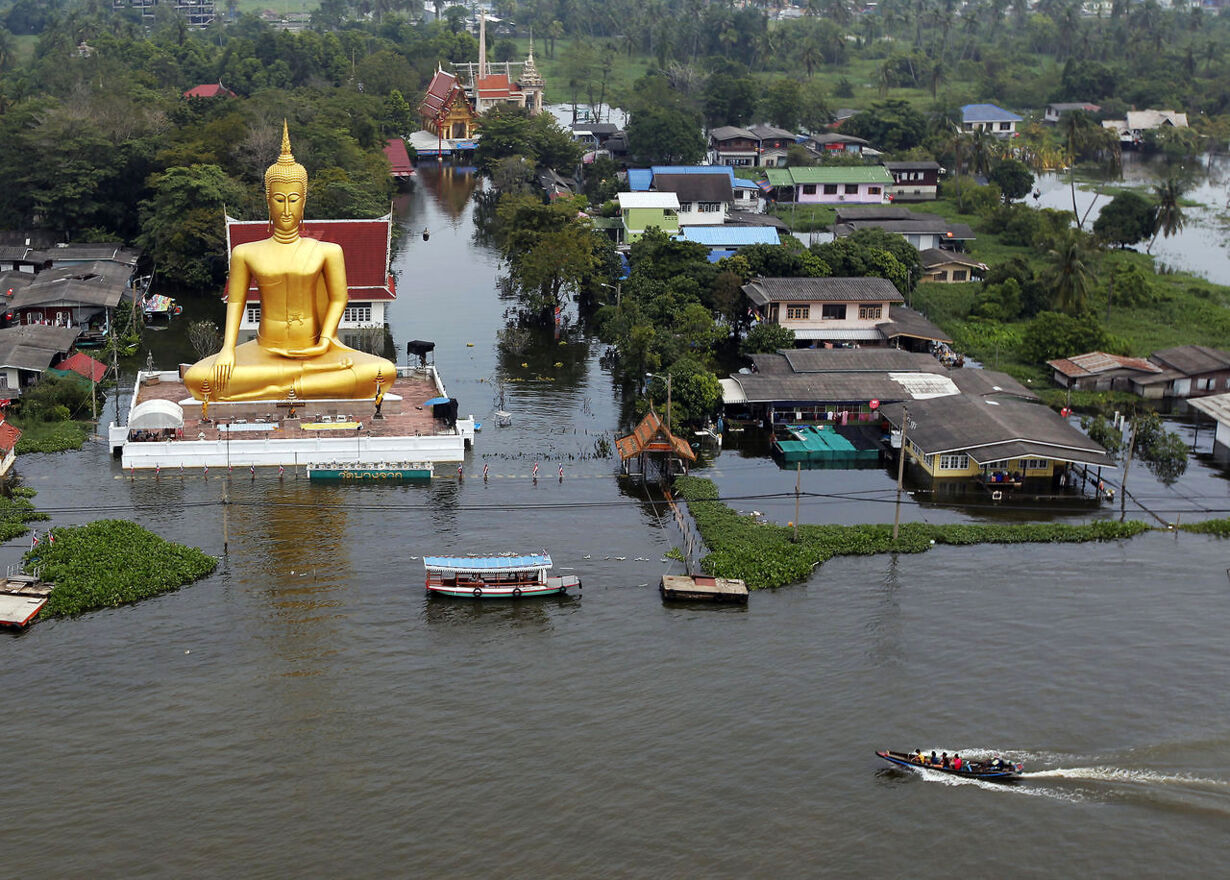 Бангкок октябрь. Наводнение в Таиланде 2011. Наводнение Таиланд 2011 2012. Наводнение в Таиланде в 2011 году. Таиланд потоп.