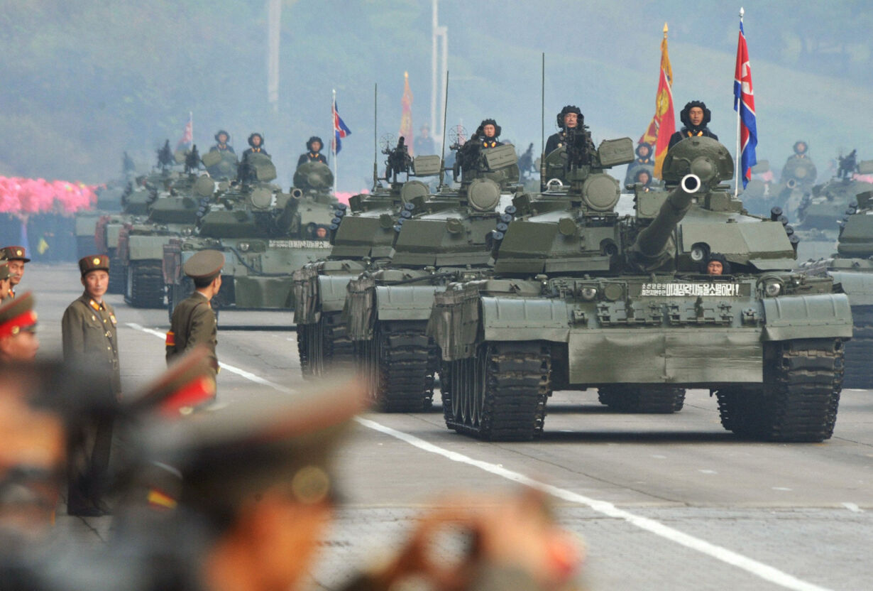 Новый танк северной кореи. Армия Северной Кореи техника. Танк Северной Кореи. Чхонмахо-216. Бронемашина Северной Кореи.