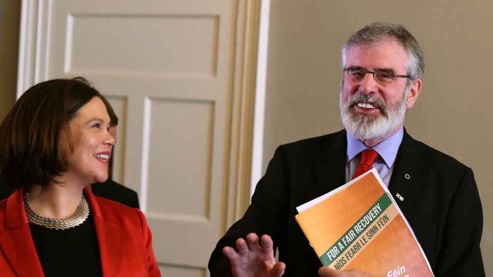 Fremhævet Tilladelse Skriv en rapport Kvindelig partileder overtager styring af Sinn Fein