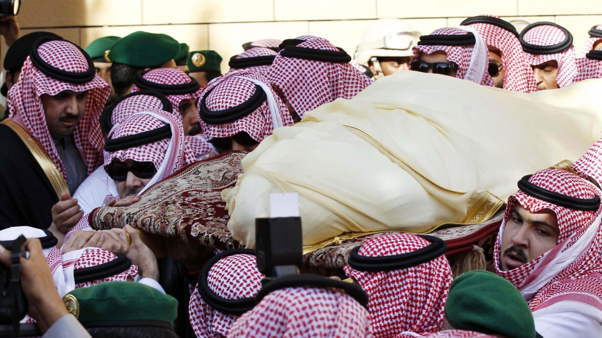 Абдалле аль сауду. Могила короля Саудовской Аравии Абдаллы. Похороны короля Саудовской Аравии. Король Абдалла Саудовская Аравия. Король Абдалла Саудовская Аравия похороны.